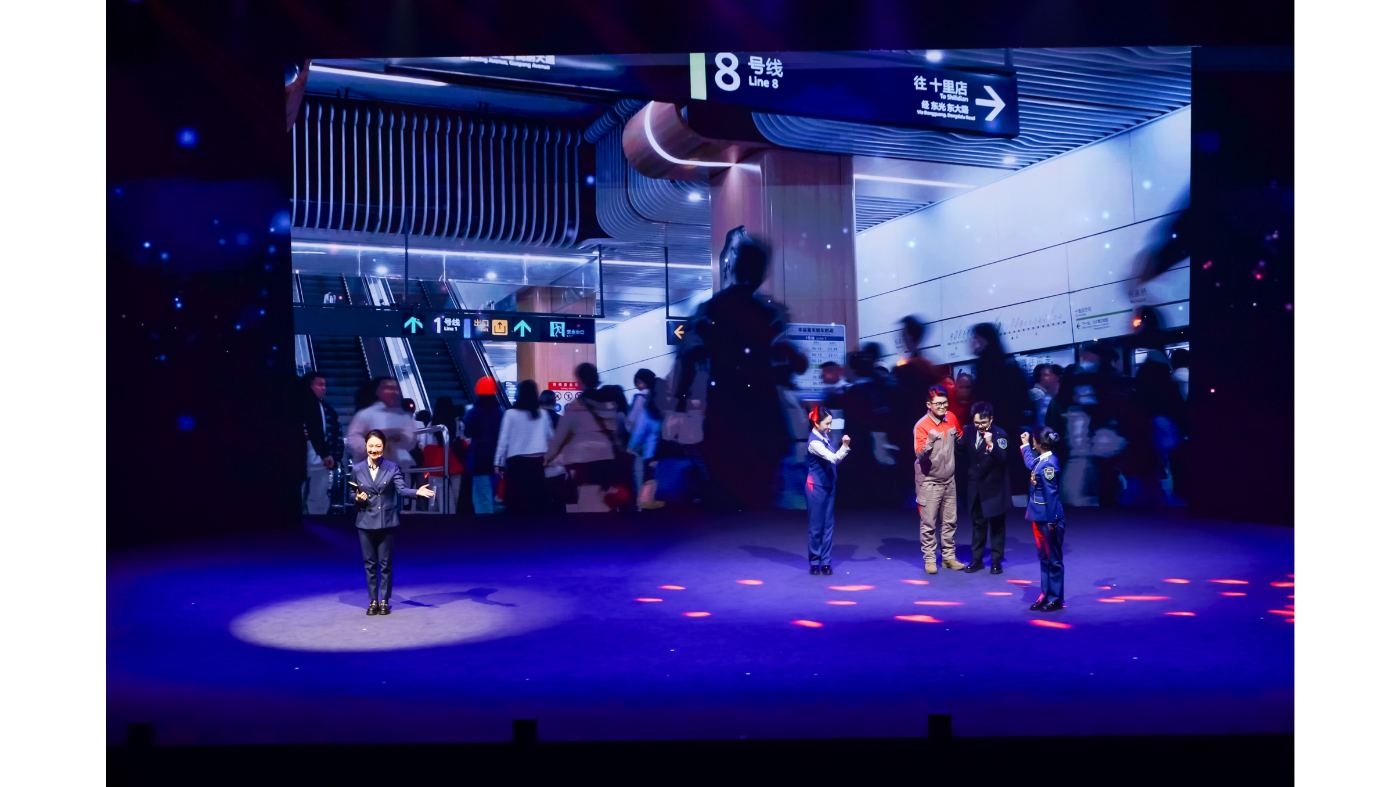 成都市国资委—成都轨道集团《扎根》：采用主讲述人+故事主人公交叉讲述的方式，围绕成都轨道的“文明365”服务理念，聚焦具有代表性和故事性的站务员、地铁司机等，交叉讲述发生在成都地铁的故事切片，呈现成都轨道扎根群众百姓的企业温度故事，展现轨道链接“城市窗口”，服务百姓日常，文明新场景共绘美好城市的温暖景象。